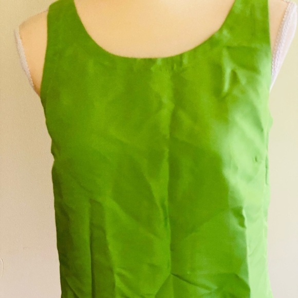 Bloomingdale’s lime green. 100% Silk/ Satin tank top. Size 6P. NWOT. - Picture 1 of 5